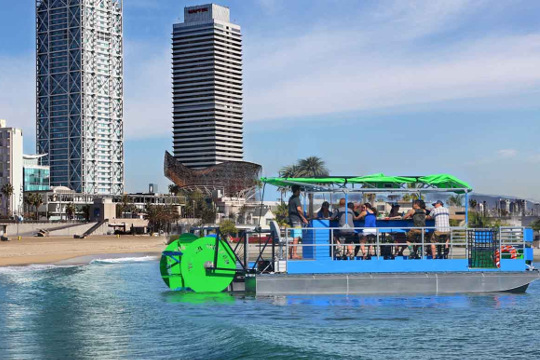 Activité EVG Barcelone : beer boat