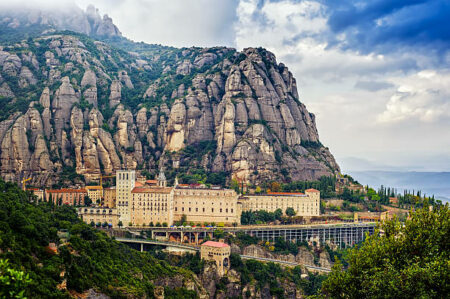 Montserrat, lieu de pélerinage dans les montagnes de Barcelone