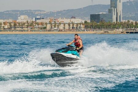 Jetski au large des côtes de Barcelone