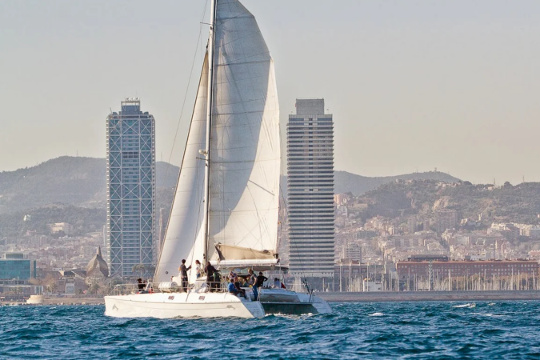 Activité EVG / EVJF à Barcelone : catamaran privé